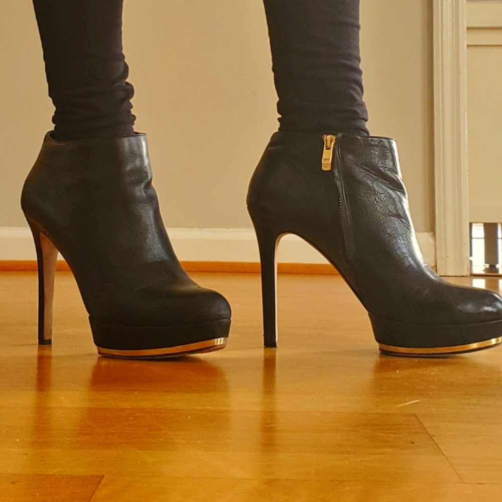 Vince Camuto Vira Leather 5" heel booties